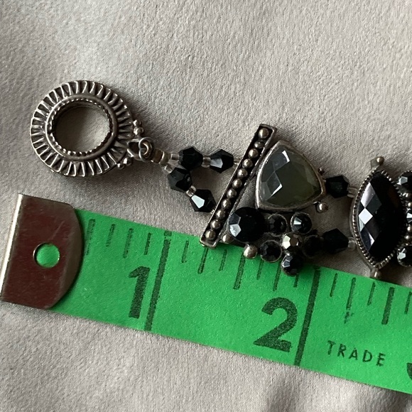 Pretty black tone stone artisan bracelet - Picture 6 of 7